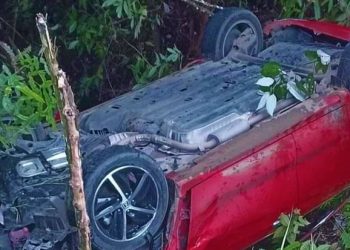 Mobil yang ditumpangi Ariyati Polapa saat masuk jurang di Desa Atoga, Kecamatan Nuangan, Boltim, Jumat (12/5/2023).