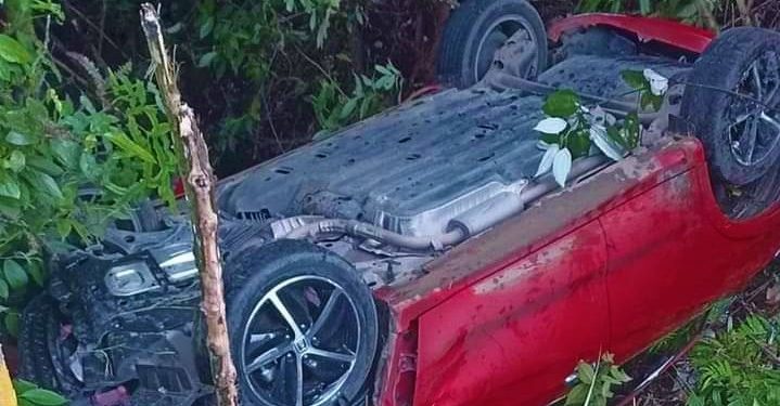 Mobil yang ditumpangi Ariyati Polapa saat masuk jurang di Desa Atoga, Kecamatan Nuangan, Boltim, Jumat (12/5/2023).