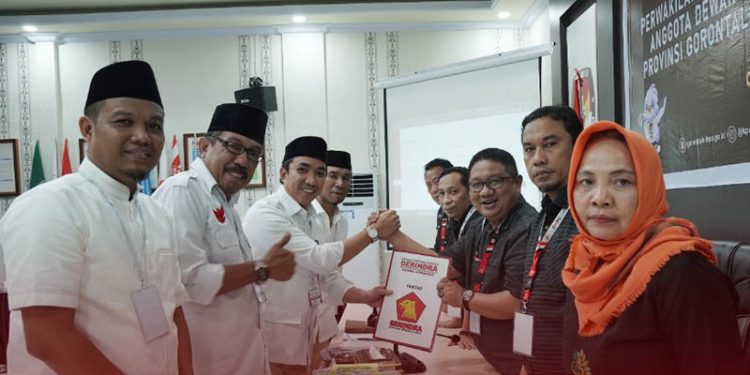 Dewan Pimpinan Daerah (DPD) Partai Gerindra menyampaikan berkas pendaftaran 45 bacaleg DPRD Provinsi Gorontalo ke KPU Provinsi Gorontalo, Ahad (14/5/2023).(dok. KPU Provinsi Gorontalo)