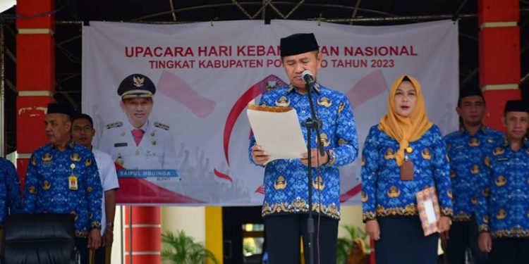 Bupati Pohuwato, Saipul Mbuinga, Memberikan Sambutan Upacara Hari Kebangkitan Nasional, berlangsung di Halaman Kantor Bupati, Senin 22/05/2023 (F Humas Pemda Pohuwato)