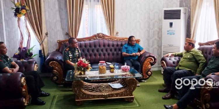 DPRD Kabupaten Bone Bolango kembali membahas anggaran pembangunan Tentara Manunggal Membangun Desa (TMMD) bersama Kodim 1304 Gorontalo.