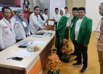 Partai Persatuan Pembangunan (PPP) Kabupaten Bone Bolango menjadi pendaftaran pertama untuk pencalonan anggota DPRD Bone Bolango di Kantor KPU Bone Bolango, Kamis (11/5/2023). (Foto: Putra/Gopos)