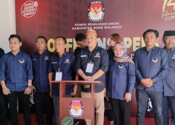 Partai Nasdem Bone Bolango melaksanakan pendaftaran pencalonan anggota DPRD Kabupaten Bone Bolango di KPU Bone Bolango, Kamis (11/5/2023). (Foto: Putra/Gopos)