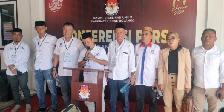 Perindo Bone Bolango melaksanakan pendaftaran Bacalon Anggota DPRD Kabupaten Bone Bolango di KPU Bone Bolango, Ahad (14/5/2023).