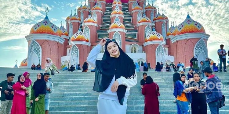 Inara Rusli kali ini dijodohkan dengan Ariel Noah.(f. Instagram)