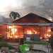 Kebakaran yang melanda sebuah rumah makan di Desa Moutong, Kecamatan Tilongkabila, Bone Bolango, Senin (15/5/2023).