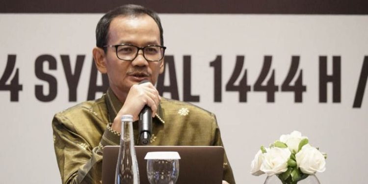 Plt. Direktur Jenderal Pendidikan Tinggi, Riset, dan Teknologi Kemendikbud Ristek Prof. Nizam saat Rakernas Majelis Diktilitbang Pimpinan Pusat Muhammadiyah di Surabaya, Rabu (5/3/2023). (ANTARA/HO-Humas UM Surabaya)