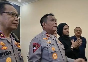 Kapolda Gorontalo Irjen Pol Irjen Pol Angesta Romano Yoyol didampingi Wakapolda Brigjen Pol Pudji Prasetijanto Hadi saat memberikan keterangan pers kasus narkoba, Selasa (23/5/2023).