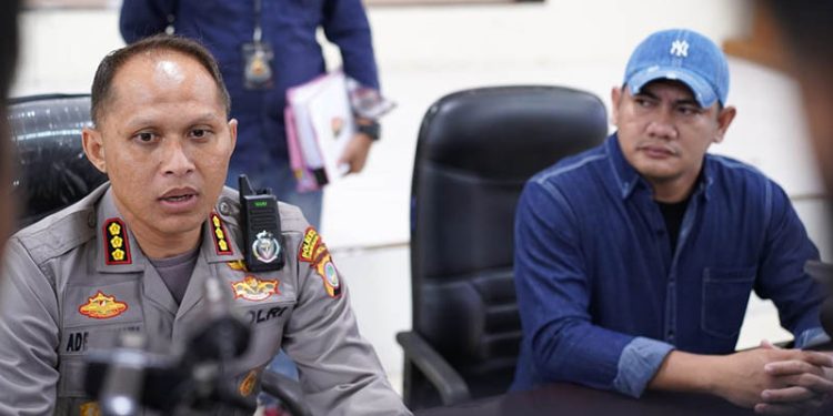 Kapolresta Gorontalo Kota, Kombes Pol Ade Permana, bersama Kasat Reskrim Polresta Gorontalo Kota, Kompol Leonardo Widharta.