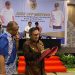 Wali Kota Gorontalo, Marten Taha, bersama Kepala Dinas PU Kota Gorontalo usai membuka kick off meeting Dana Kelurahan 2023