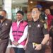 Menkominfo Johnny G Plate resmi jadi tersangka dan ditahan terkait kasus dugaan korupsi proyek BTS Kominfo, Rabu (17/5/2023). (Suara.com/Yasir)