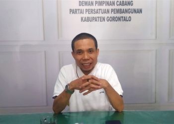 Meys Kiraman saat memberi keterangan pers soal pencopotan dirinya dari Sekretaris DPC PPP Kabupaten Gorontalo, Kamis (25/5/2023).