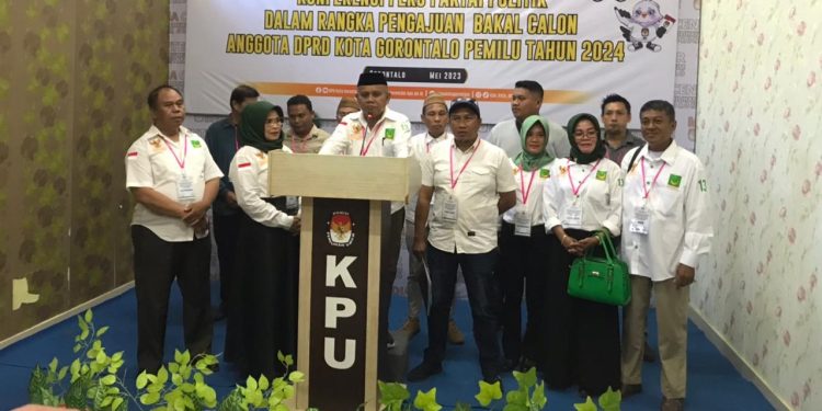 Keterangan pers dari Partai Bulan Bintang di KPU Kota Gorontalo, Sabtu (13/5/2023)