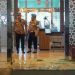 Suasana di Tempat Kejadian Perkara (TKP) usai terjadinya penembakan di Kantor Majelis Ulama Indonesia (MUI) Pusat, Jakarta, Selasa (2/5/2023). [Suara.com/Alfian Winanto]