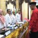 Partai PDIP menyerahkan berkas  Bacalon DPRD Kota Gorontalo Di KPU Kota Gorontalo, pada Kamis 11/05/2023.