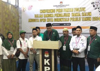 Partai kesatuan bangsa melakukan konferensi pers di kpu kota gorontalo pada (sabtu/13/05/2023)