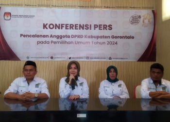 Ketua DPC PKB Kabupaten Gorontalo, Ade Sera Rahim saat konfrensi pers di KPU, Sabtu (13/5/2023).