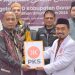 Ketua DPC PKS Kabupaten Gorontalo Mohammad Ridjal Badja saati mendaftarkan Bacaleg ke KPU Kabupaten Gorontalo, Jumat (12/5/23).