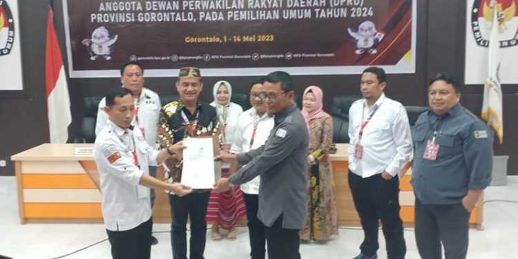 Syarif Mbuinga mendaftar calon DPD Gorontalo