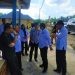 Penjagub Gorontalo Ismail Pakaya saat meninjau ruas jalan Duhiadaa, Kabupaten Pohuwato, Rabu (24/5/2023). (F. Yusuf/gopos)