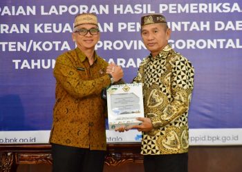 Bupati Pohuwato, Saipul Mbuinga menerima LHP opini WTP dari BPK RI Perwakilan Provinsi Gorontalo, Rabu (17/5/2023).(F Humas Pohuwato)