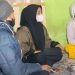 Ibu Siti dan dua suaminya bernama Abdul dan Somad yang melakukan praktek poliandri. Mereka bahkan hidup rukun tinggal serumah. (suara.com/istimewa)