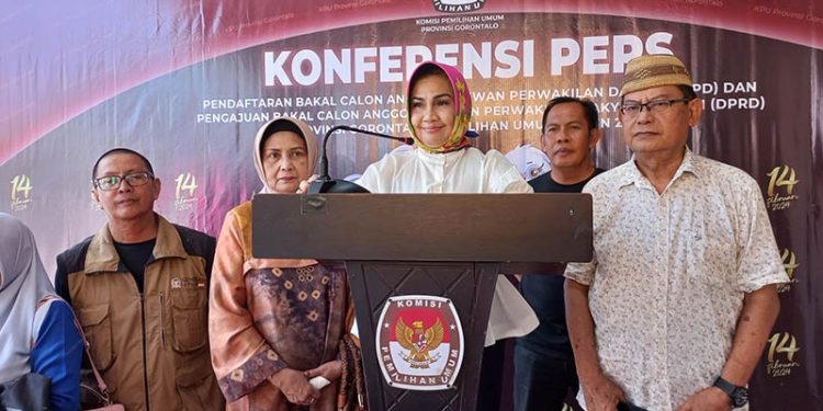 Rahmijati Jahja mendaftar calon anggota DPD