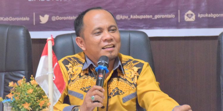 Ketua KPU Kabupaten Gorontalo Rasyid Patamani