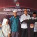 Bakal calon anggota DPD, Rusliyanto Monoarfa, menyampaikan keterangan pers usai mendaftar di KPU Provinsi Gorontalo, Jumat (12/5/2023).(Sodiq)