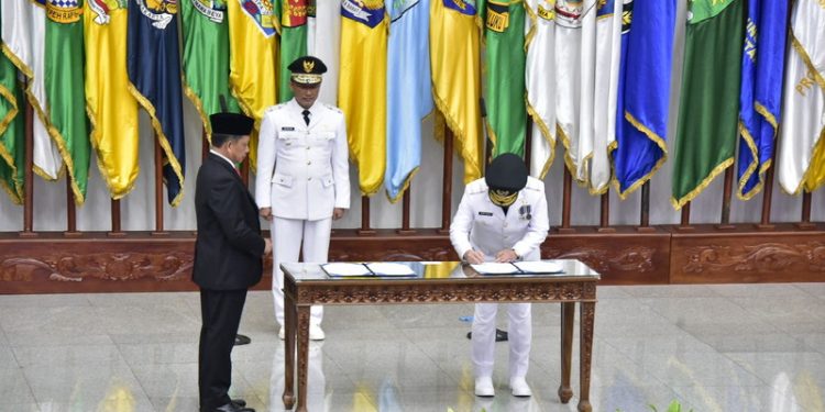 Ismail Pakaya resmi dilantik sebagai Penjabat Gubernur (Penjagub) Gorontalo Periode 2023 - 2024 oleh Menteri Dalam Negeri (Mendagri) Tito Karnavian, Jumat (12/5/2023) di Gedung Sasana Bhakti Praja.