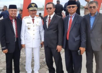 Sekretaris Daerah Kabupaten Gorontalo Dr. Roni Sampir menghadiri Upacara Puncak Peringatan Hari Otonomi Daerah Ke - XXVII yang dipusatkan di Pantai Losari, Kota Makassar, Sulawesi Selatan, Sabtu (29/04/2023).