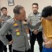 Kapolresta Gorontalo Kota, Kombes Pol Ade Permana mewancarai Rizky tersangka tabrak lari di Jl. Madura, Kota Gorontalo.(sar/gopos)
