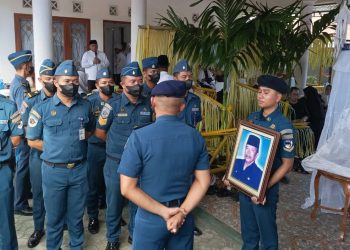 Proses pemakaman Edison Wolok, Selasa (2/5/2023) di Rumah duka Jl. Mayor Dullah, Kelurahan Talumolo, Kota Gorontalo. (istimewa)