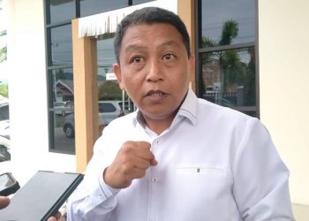 Anggota Komisi I Deprov Gorontalo, Yuriko Kamaru memberikan keterangan mengenai kontrak gedung leppin PT GM, Kamis (4/5/2023) (muhajir/gopos)