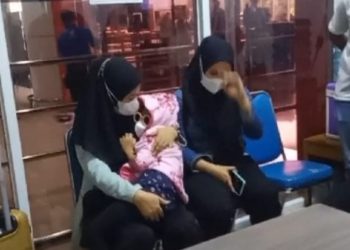 Bocah yang dilaporkan hilang akhirnya tiba di bandara Djalaludin Gorontalo, Sabtu (6/5/2023). (f. istimewa)
