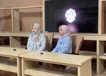 Kepala DPPKB-P3A Kota Gorontalo, Eladona Sidiki didampingi Kabid P3A, Rina Abdullah pada konferensi pers yang diselenggarakan Pemerintah Kota Gorontalo, Sabtu (6/5/2023) di ruang Gorontalo Command Center (GCC).