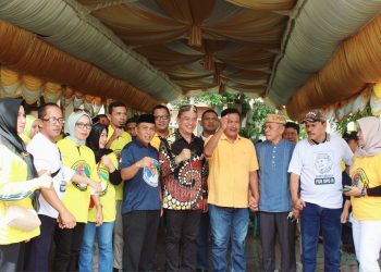 Maju DPD RI, Ratusan Massa Kawal Syarif Mbuinga Mendaftar ke KPU