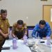 Bupati Pohuwato Saipul Mbuinga saat menyaksikan penandatanganan kerjasama antara Pemkab Pohuwato dengan Kanwil DJPb Provinsi Gorontalo, Selasa (9/5/2023).