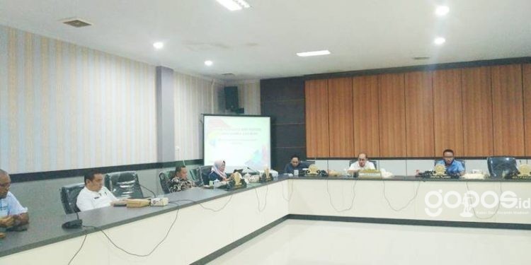 RDP Anggota Komisi I Deprov Gorontalo, Adhan Dambea bersama Komisi C DPRD Kota Gorontalo dan Pemerintah Kota Gorontalo membahas persoalan pengerjaan Proyek PEN Kota Gorontalo, Rabu (24/5/2023) (muhajir/gopos)