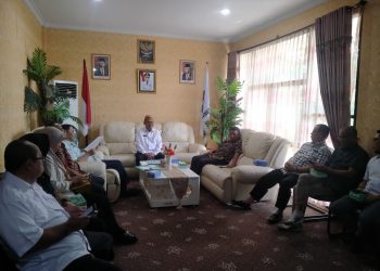 Kepala DPMD Dukcapil Provinsi Gorontalo Slamet Bakri saat memberikan  keterangan tentang pelayanan ekstra untuk 41 ribu warga di Gorontalo yang belum memiliki e-KTP.