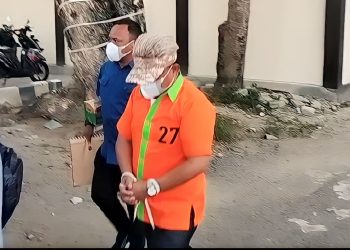 Oknum politisi RT saat digelandang di Polda Gorontalo atas dugaan kepemilikan narkoba.