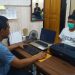 Tersangka MIE alias Imam (32) yang merupakan paman korban saat diperiksa penyidik unit PPA Sat Reskrim Polres Gorontalo, Senin (15/5/2023). (F. Abin/gopos)