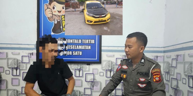 RAB (25) pengemudi Honda Brio warna kuning yang menjadi pelaku tabrak lari akhirnya menyerahkan diri ke Satlantas Polresta Gorontalo Kota, Senin dini hari (15/5/2023).