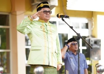 Wali Kota Gorontalo, Marten Taha mengikuti Upacara Hari Lahir Pancasila di Halaman Kantor Walikota Gorontalo, Kamus (1/6/2023). (Foto: Humas)