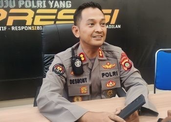 Kabid Humas Polda Gorontalo, AKBP Desmont Harjendro Agitson Putra dalam konferensi pers di Bidang Humas Polda Gorontalo, Senin (5/6/2023). (Foto: Putra/Gopos)