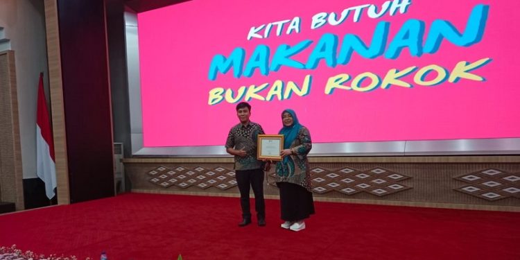 Puskesmas Dungaliyo berhasil meraih prestasi yang membanggakan yakni penghargaan Satiya sebagai puskesmas inovatif dalam penyelenggaraan Layanan Upaya Berhenti Merokok (UBM).