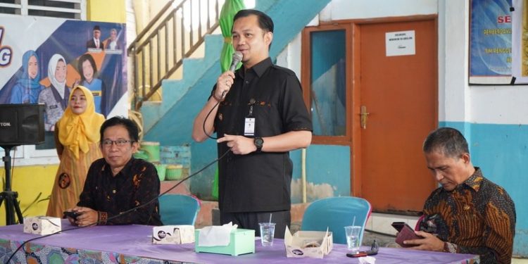 Wakil Walikota Gorontalo Ryan F. Kono saat menerima tim penilai 8 aksi konvergenssi penurunan stunting dari pemerintah provinsi gorontalo, jumat 9/6/2023.