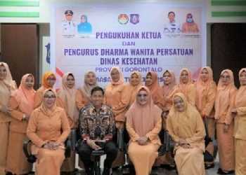 Kepala Dinas Kesehatan Provinsi Gorontalo, Anang S. Otoluwa mengukuhkan Ketua dan Pengurus Dharma Wanita Persatuan (DWP) Dinas Kesehatan Provinsi, Jum'at (23/06/2023) bertempat di aula kantor Dinas Kesehatan.