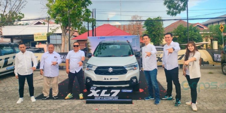 Suzuki XL7 Hybrid yang mengusung tagline “New Energy to Move Further” di kota Gorontalo sebagai inisiasi kehadirannya di seluruh jaringan Suzuki secara Nasional di Domestik, Kota Gorontalo, Sabtu (24/6/2023). (F: Putra/Gopos)