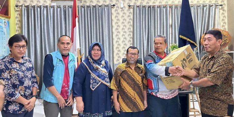 Penyerahan logistik program TBC kepada Lapas Kelas IIB Boalemo.